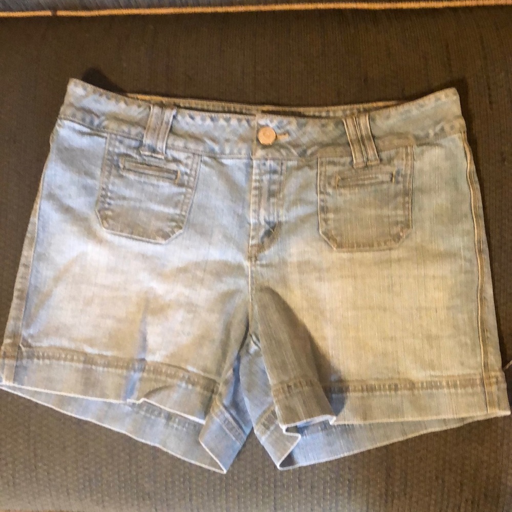Size 12 women’s Apt 9 denim shorts